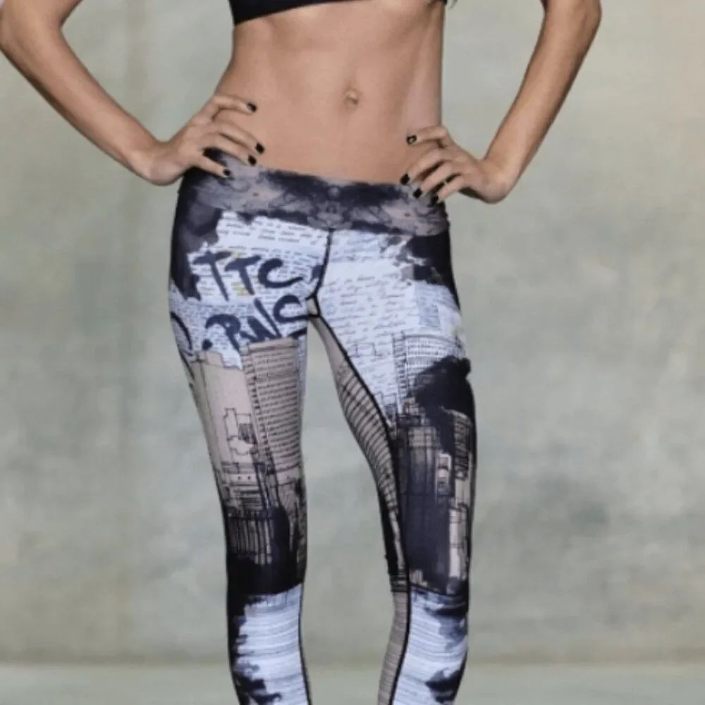 Niyama Sol Cosmic Love Leggings Crop  in Size M